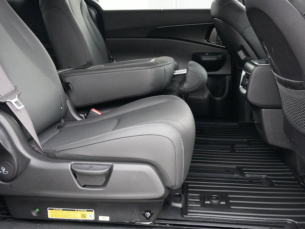 Used 2025 Kia Carnival SX Prestige FWD image 37