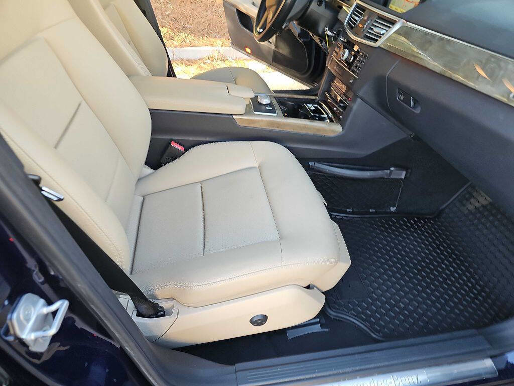 Used 2011 Mercedes-Benz E 350 4MATIC Sedan image 17