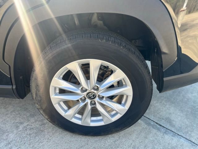 Used 2022 Toyota Corolla Cross LE image 20