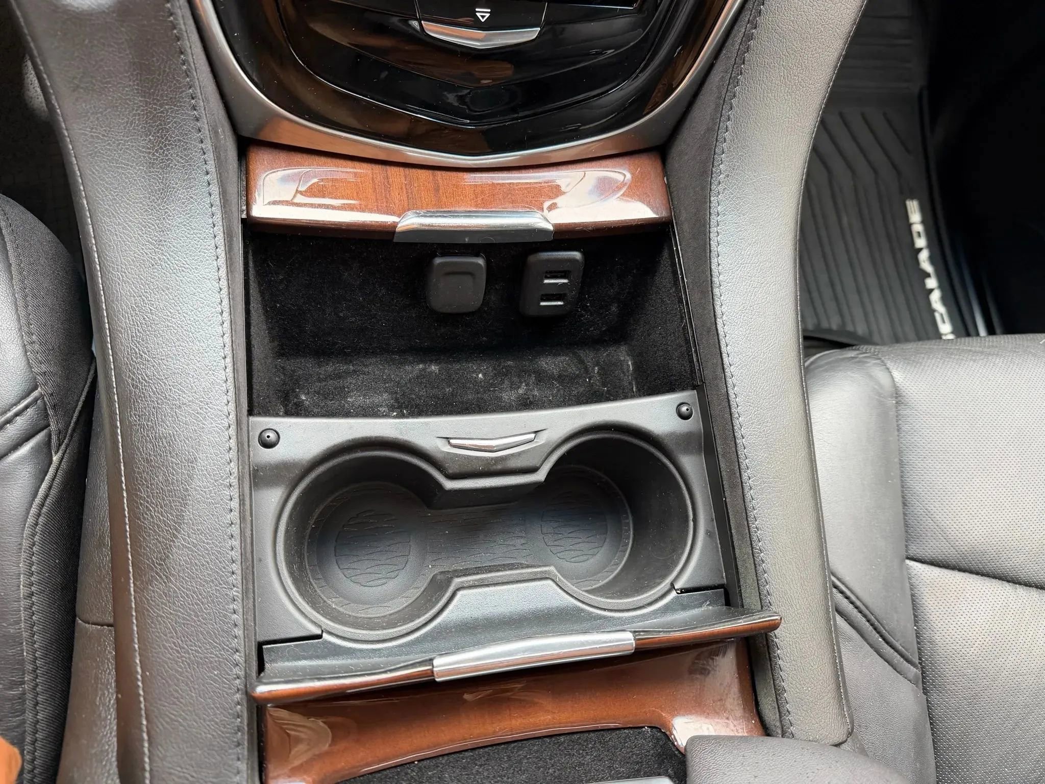 Used 2018 Cadillac Escalade Luxury image 35