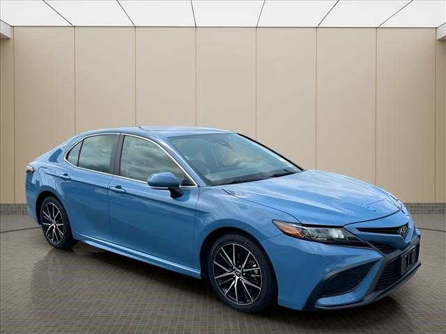 Used 2024 Toyota Camry SE FWD image 2