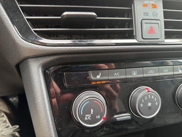 Used 2023 Volkswagen Taos SE w/ Black Wheel Package FWD image 28