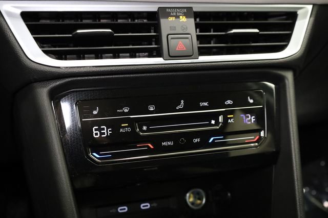 Used 2025 Volkswagen Taos SE w/ Black Wheel Package image 19