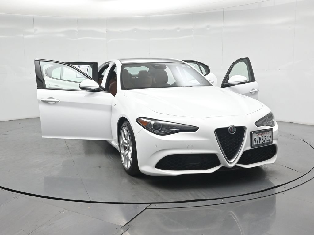 Used 2022 Alfa Romeo Giulia Ti RWD image 29