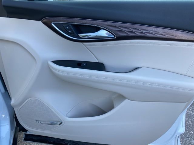 Used 2023 Buick Envision Avenir image 42