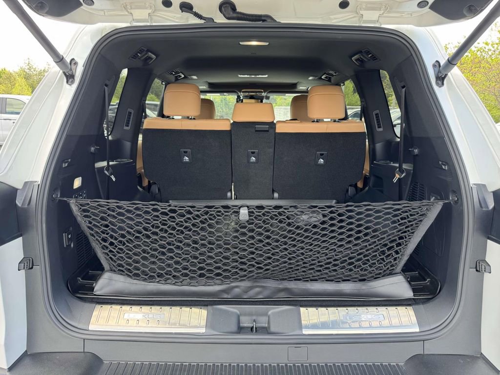 Used 2024 Lexus LX 600 4WD w/ Luxury Package image 16