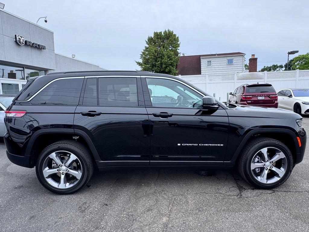 New 2026 Jeep Grand Cherokee Limited AWD/4WD image 8