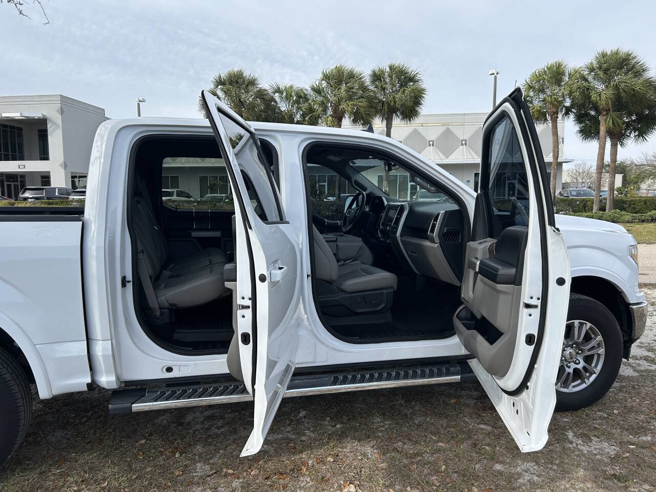 Used 2020 Ford F150 Lariat w/ Equipment Group 501A Mid image 17