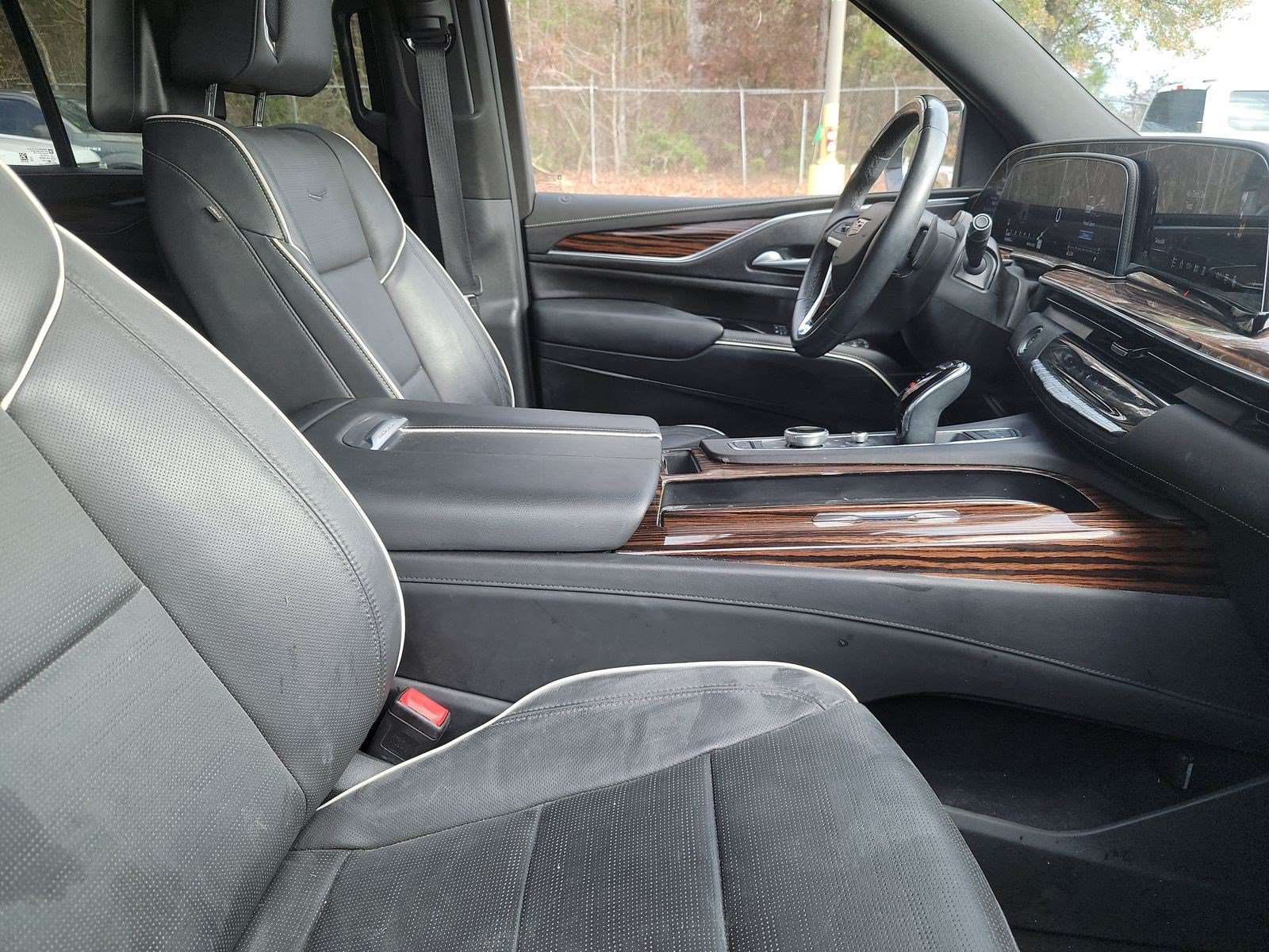 Used 2023 Cadillac Escalade Premium Luxury RWD image 11