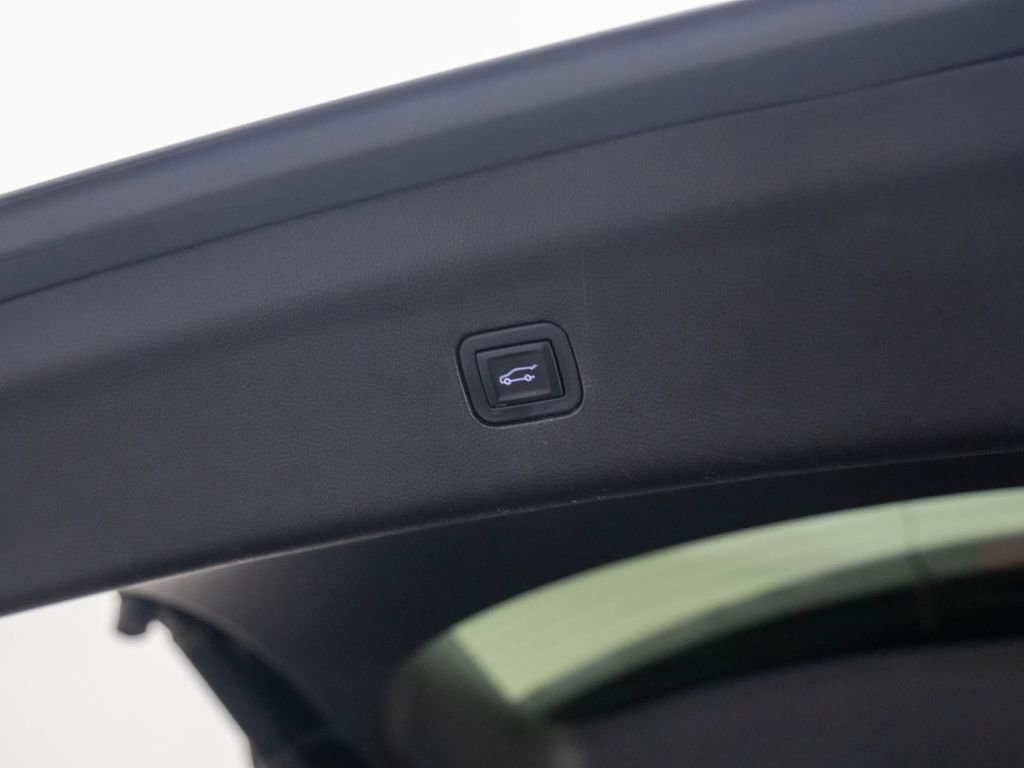 Used 2019 Buick Enclave Essence w/ LPO, Sport Appearance Package image 32