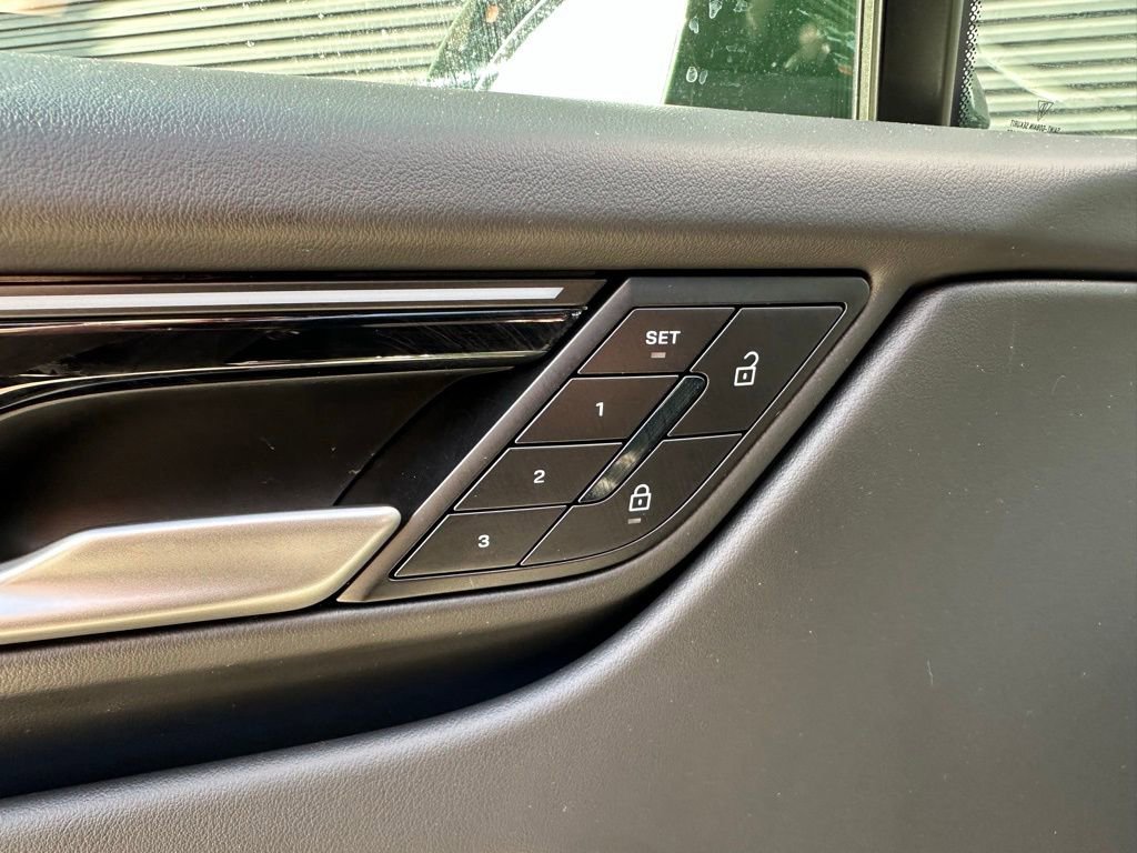 Used 2025 Porsche Macan Electric image 19