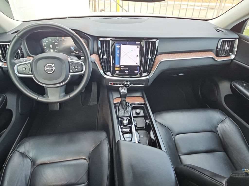Used 2021 Volvo S60 T5 Momentum w/ Premium Package FWD image 9