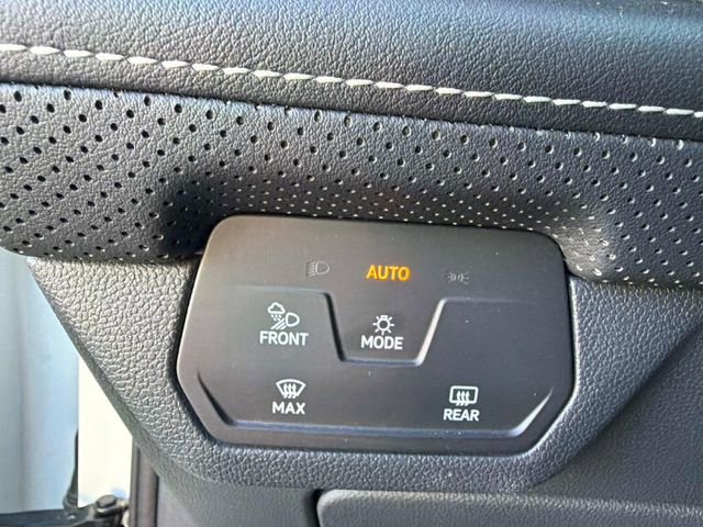 Used 2024 Volkswagen Atlas SE AWD/4WD image 33