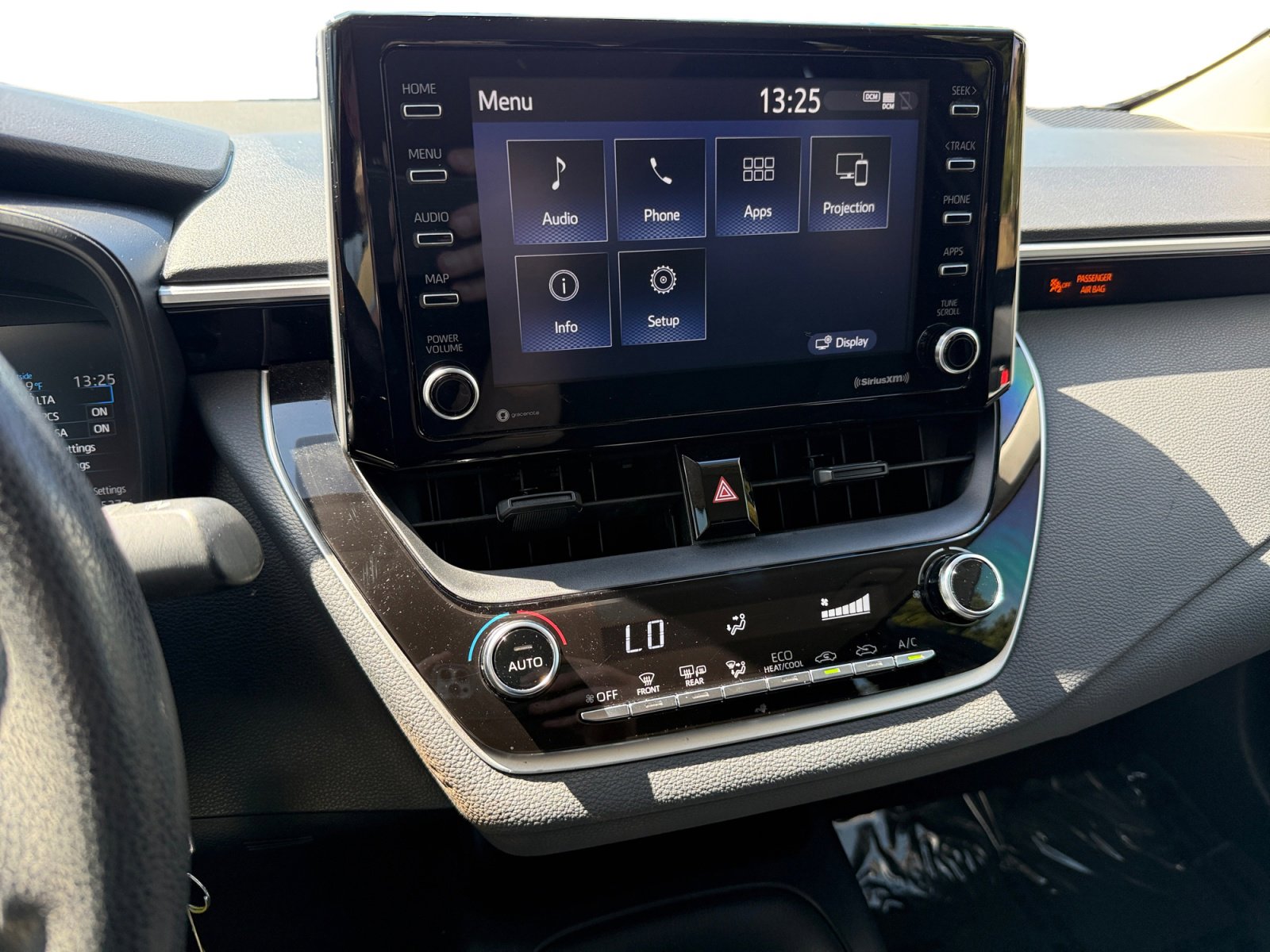 Used 2021 Toyota Corolla LE image 12