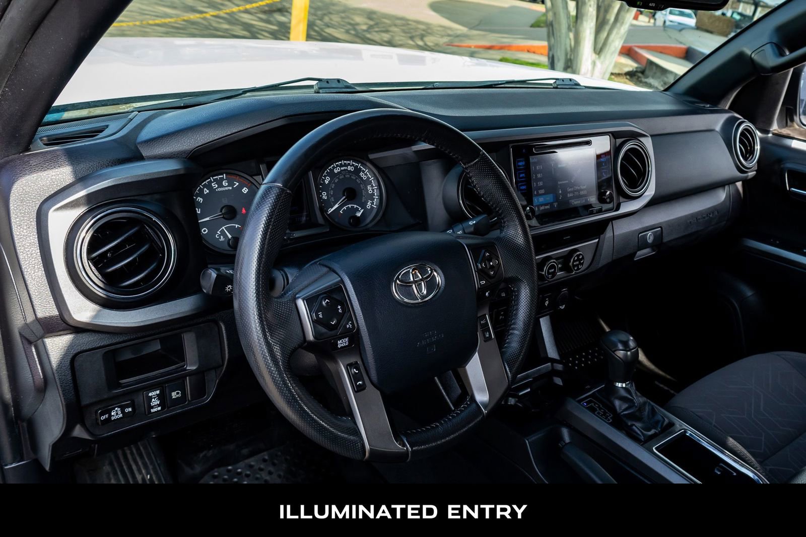 Used 2018 Toyota Tacoma TRD Off-Road w/ Technology Package image 15