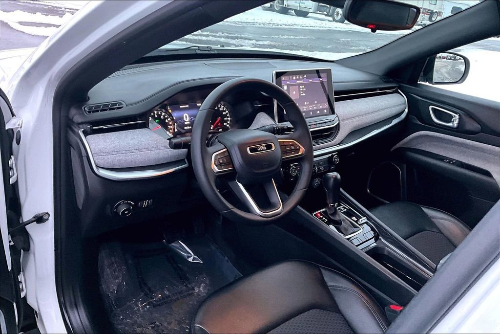 Used 2024 Jeep Compass Latitude image 14