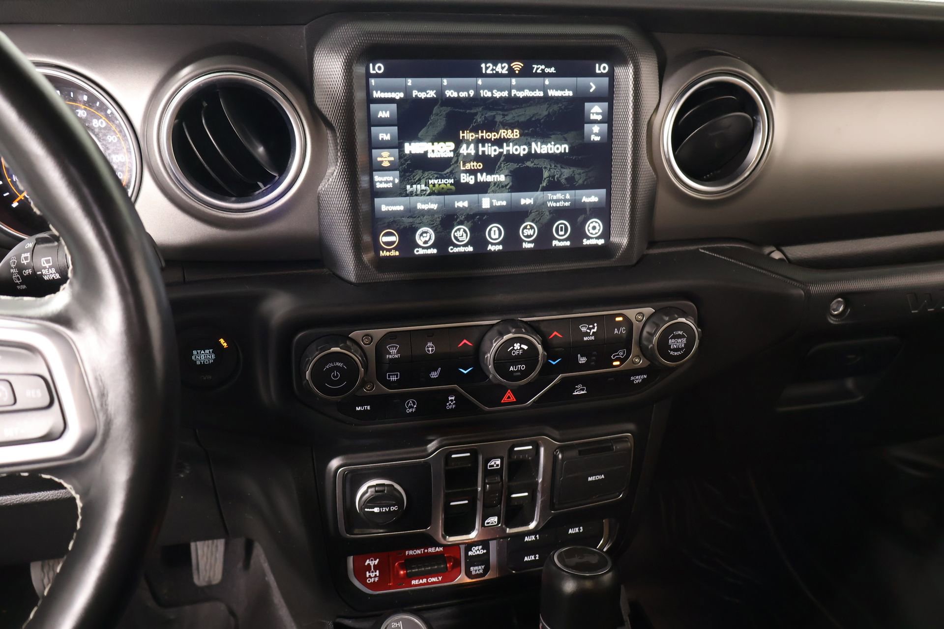 Used 2023 Jeep Wrangler Unlimited Rubicon w/ LED Lighting Group AWD/4WD image 5