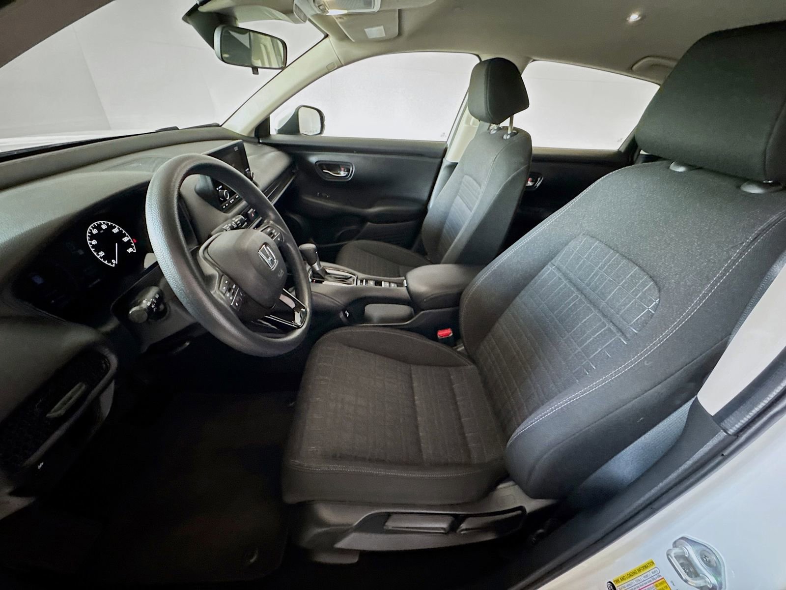 Used 2023 Honda HR-V LX image 17