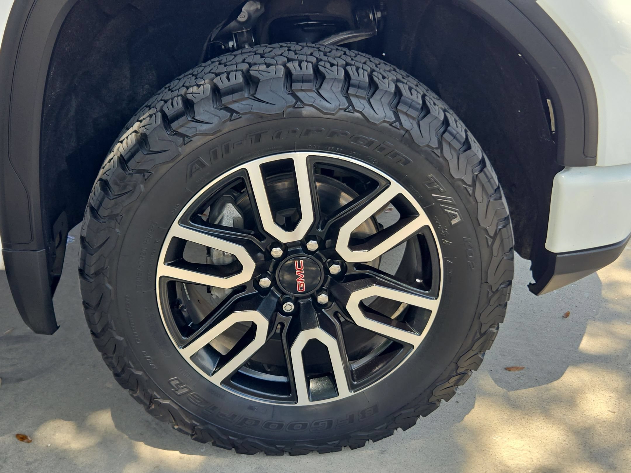 Certified 2022 GMC Sierra 1500 AT4 w/ AT4 Premium Package AWD/4WD image 26