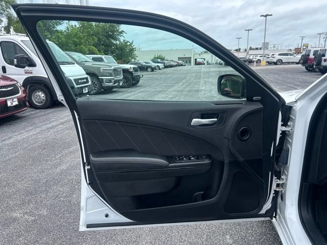Used 2023 Dodge Charger SXT w/ Blacktop Package AWD/4WD image 13