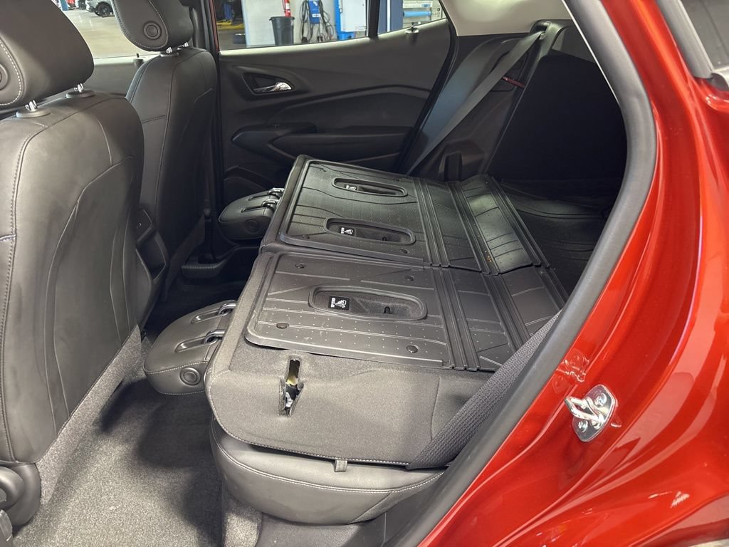 Used 2024 Chevrolet Trax LT w/ Driver Confidence Package FWD image 31