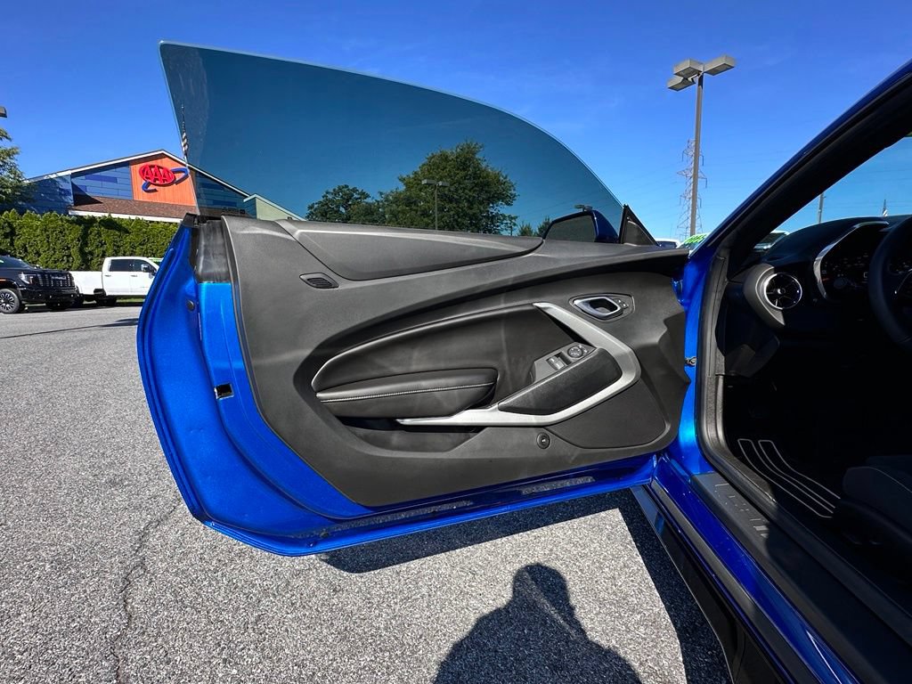 Used 2018 Chevrolet Camaro SS RWD image 19