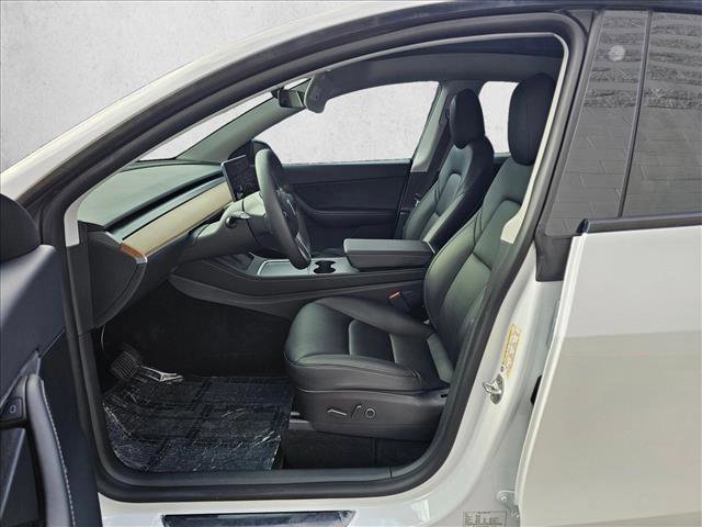 Used 2022 Tesla Model Y Long Range image 19