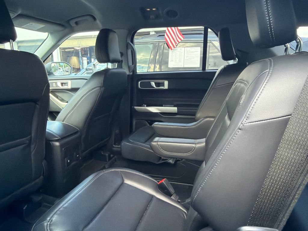 Used 2023 Ford Explorer XLT w/ Equipment Group 202A AWD/4WD image 9