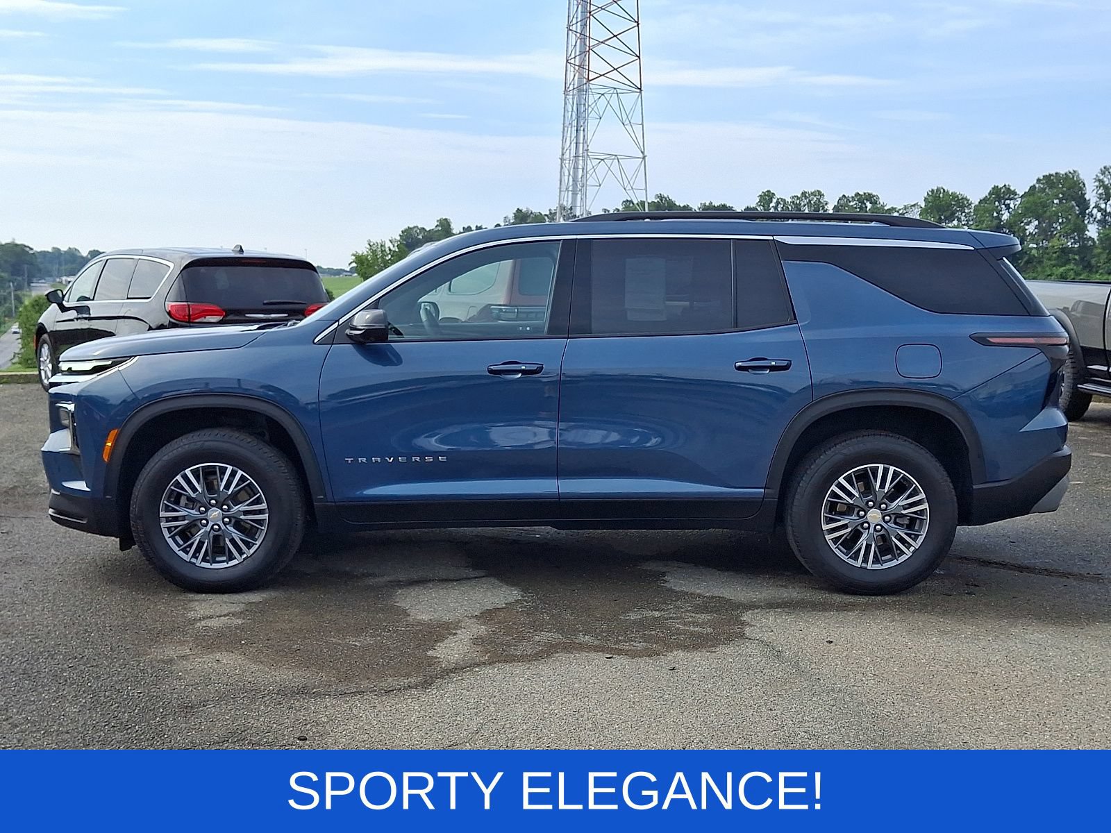 Used 2024 Chevrolet Traverse LT FWD image 4