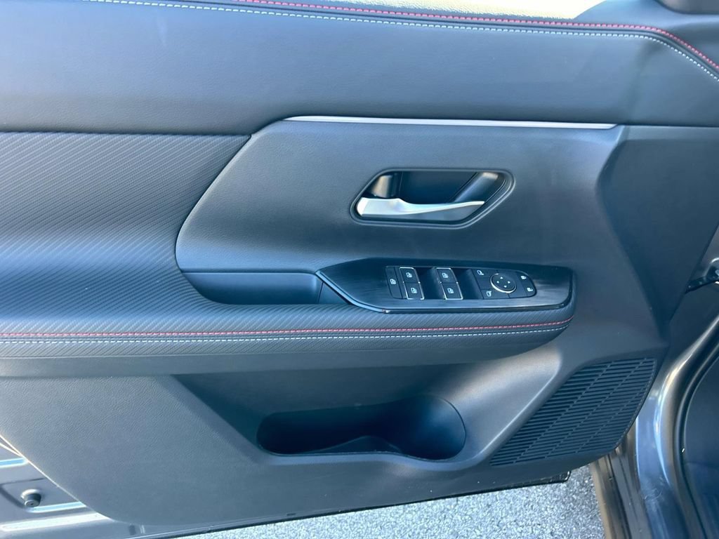 New 2026 Nissan Kicks SR w/ Cold Weather Package AWD/4WD image 15