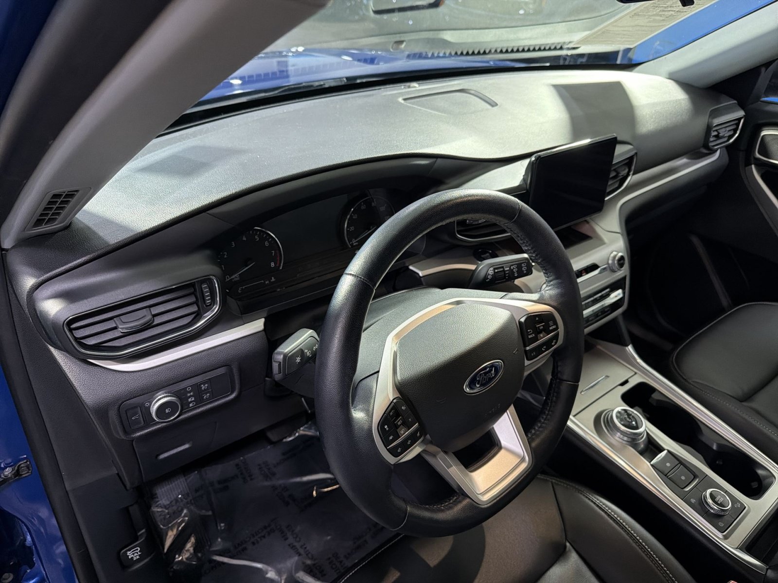 Used 2022 Ford Explorer XLT w/ Equipment Group 202A AWD/4WD image 21