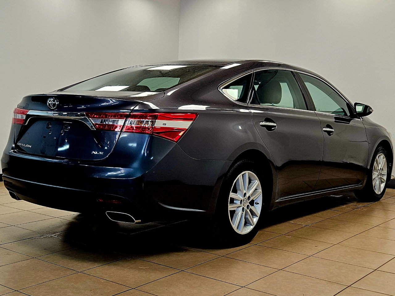 Used 2013 Toyota Avalon XLE Premium image 5