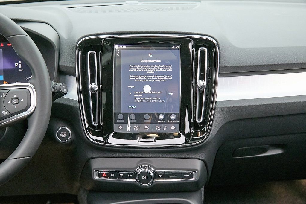 New 2026 Volvo XC40 B4 Plus w/ Climate Package FWD image 25