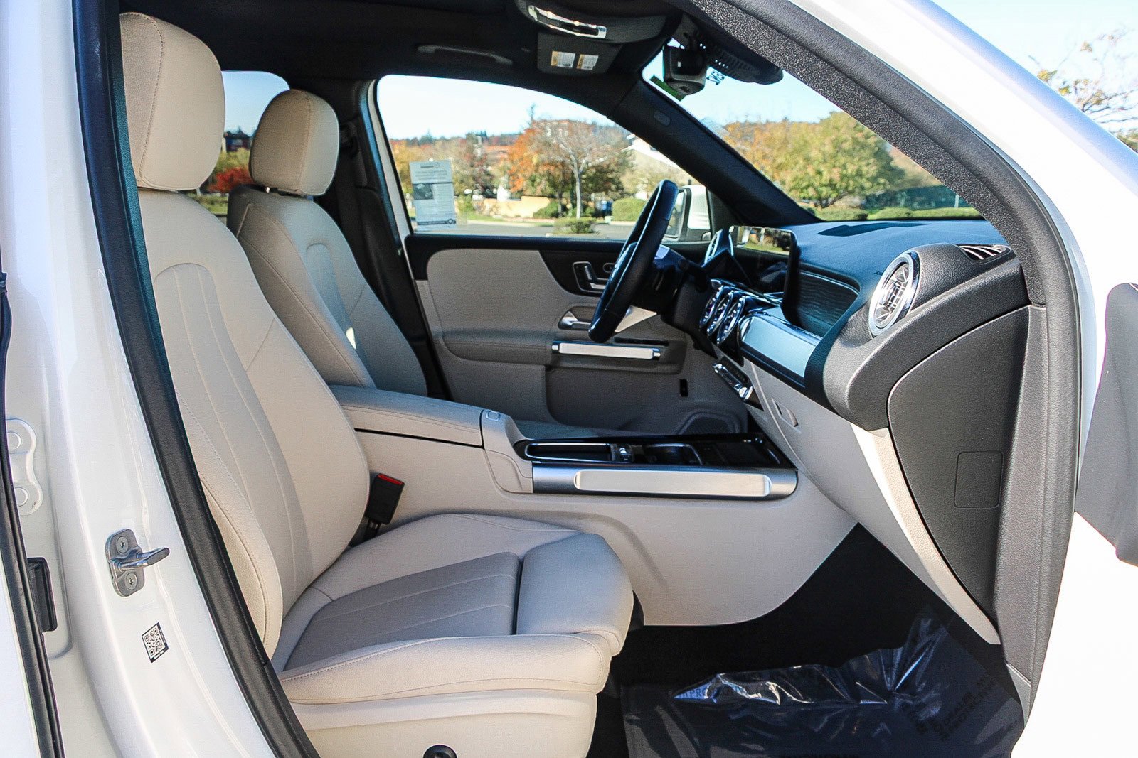 Certified 2025 Mercedes-Benz GLB 250 4MATIC image 17