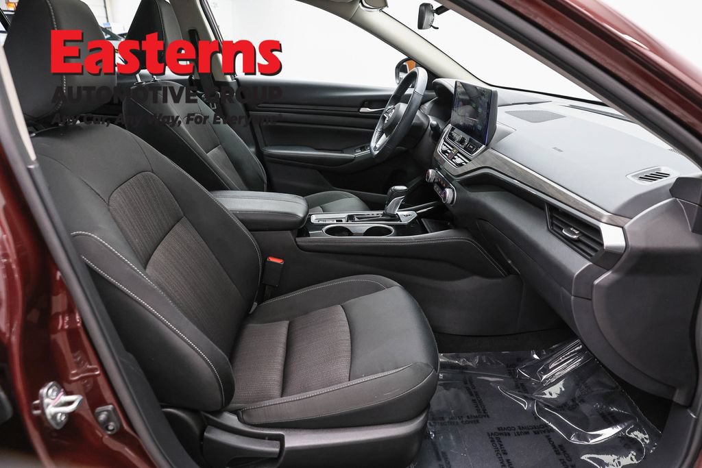 Used 2024 Nissan Altima 2.5 SV w/ SV Premium Package AWD/4WD image 24
