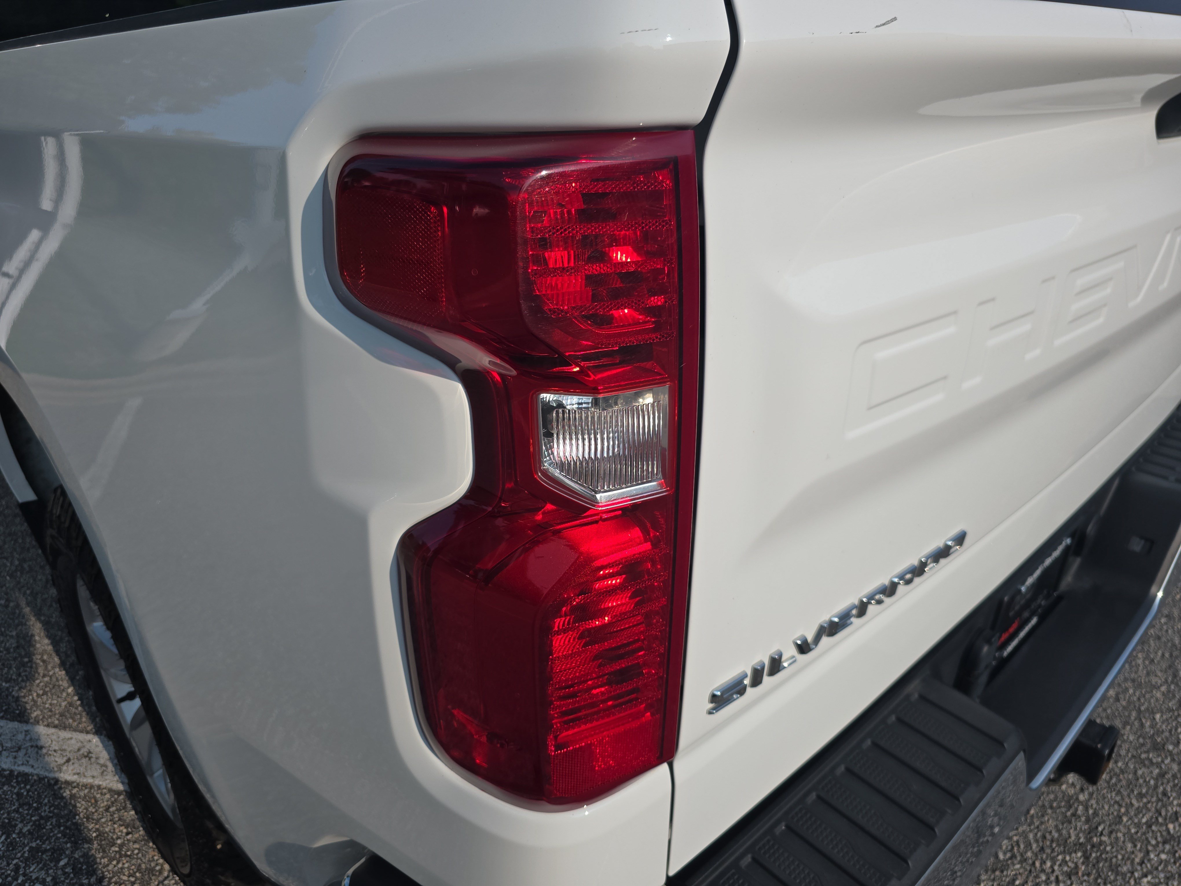 Used 2025 Chevrolet Silverado 1500 LT RWD image 31