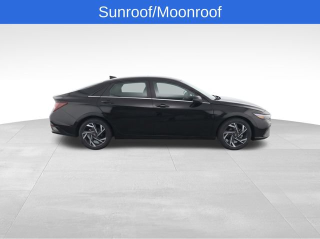 Used 2025 Hyundai Elantra Limited FWD image 8