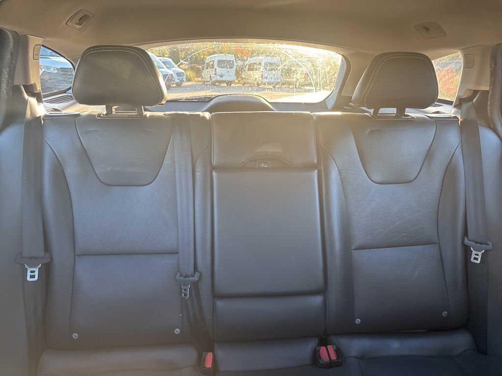 Used 2018 Volvo V60 T5 Dynamic w/ Vision Package image 30