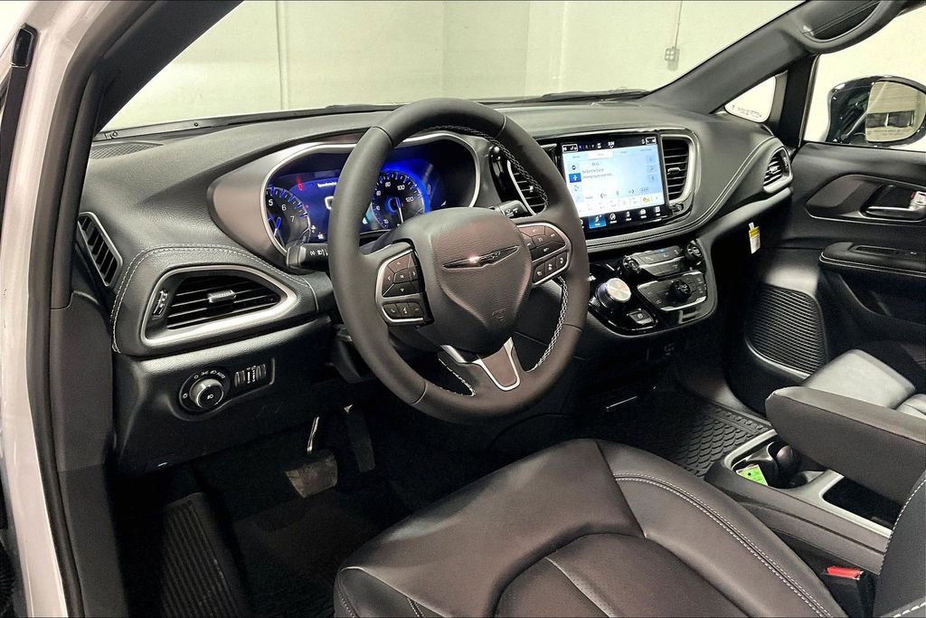 New 2026 Chrysler Pacifica Select image 20