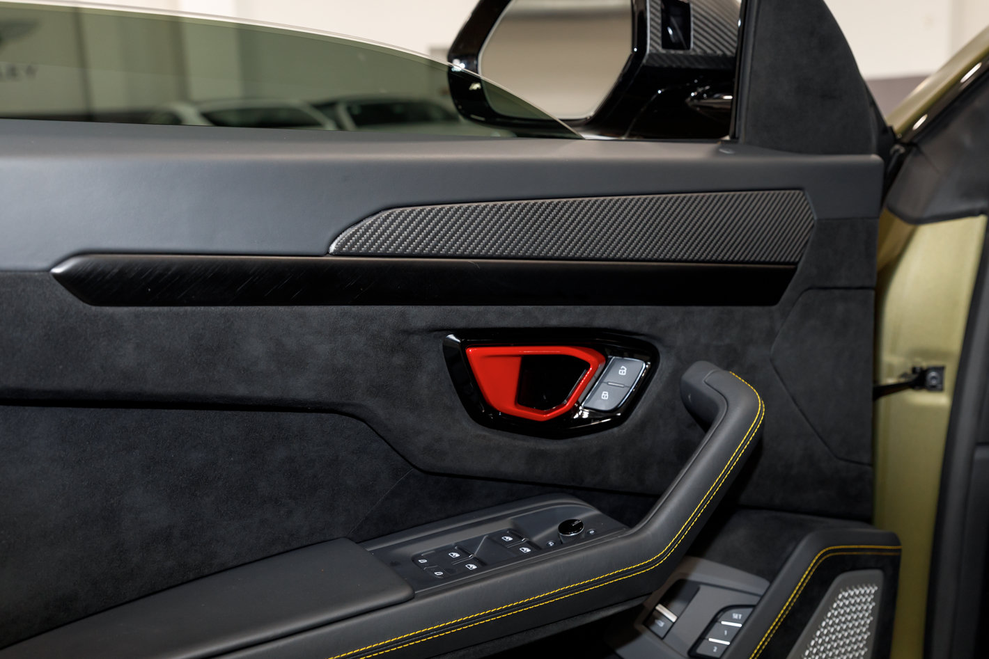 Used 2024 Lamborghini Urus Performante AWD/4WD image 47