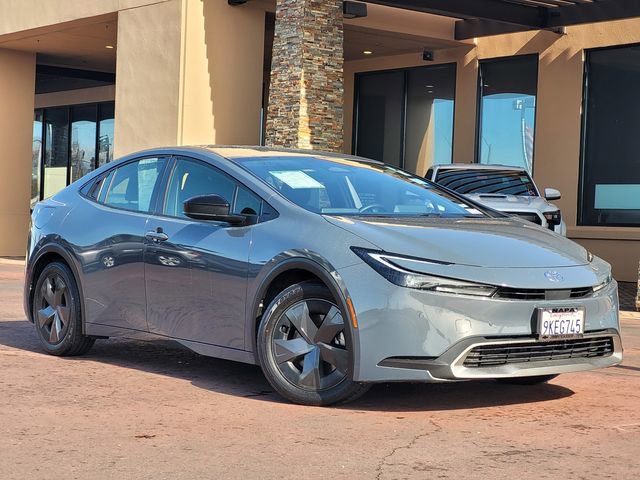 Used 2024 Toyota Prius Prime SE image 2
