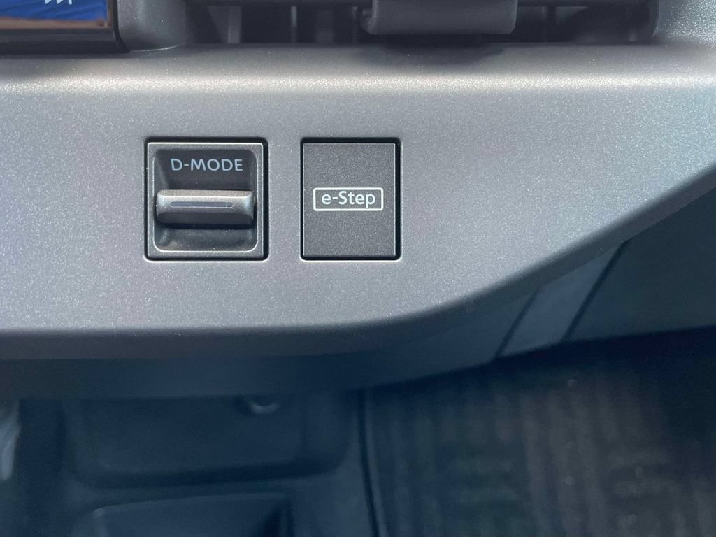 New 2026 Nissan Leaf Platinum+ w/ Floor Mat Package (Platinum+) FWD image 29