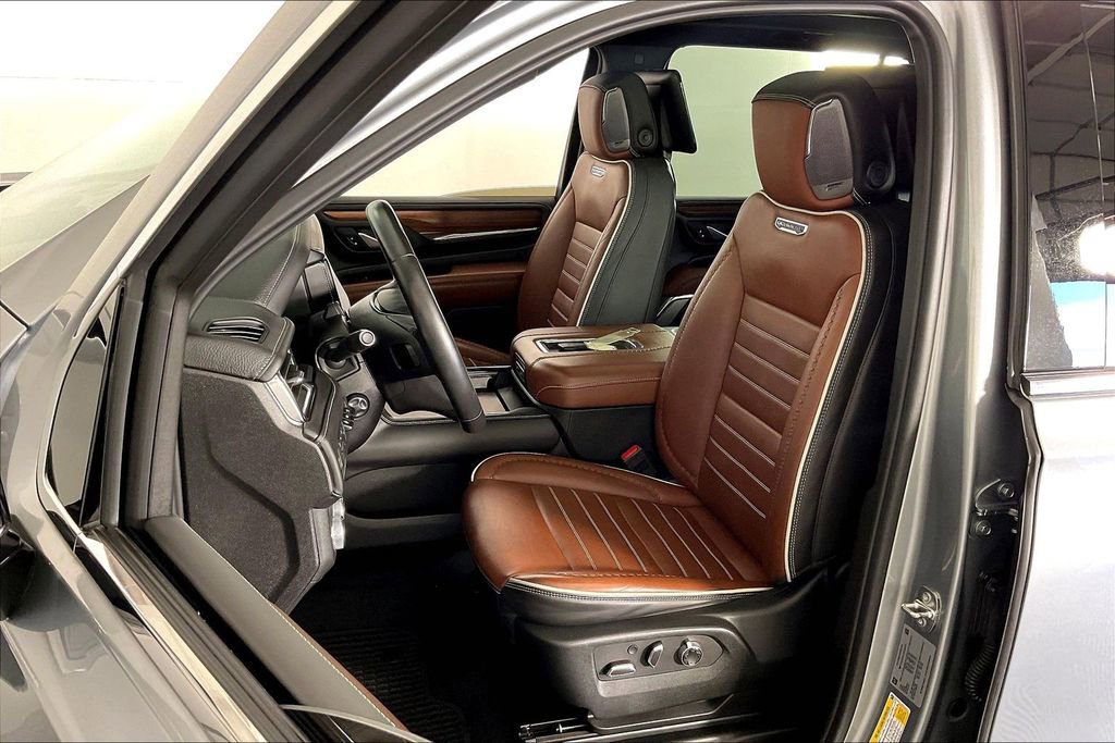 Used 2024 GMC Yukon XL Denali Ultimate image 37