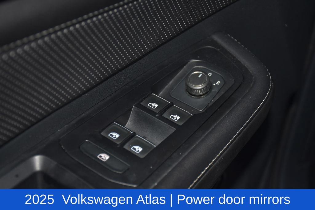 Used 2025 Volkswagen Atlas SE FWD image 24