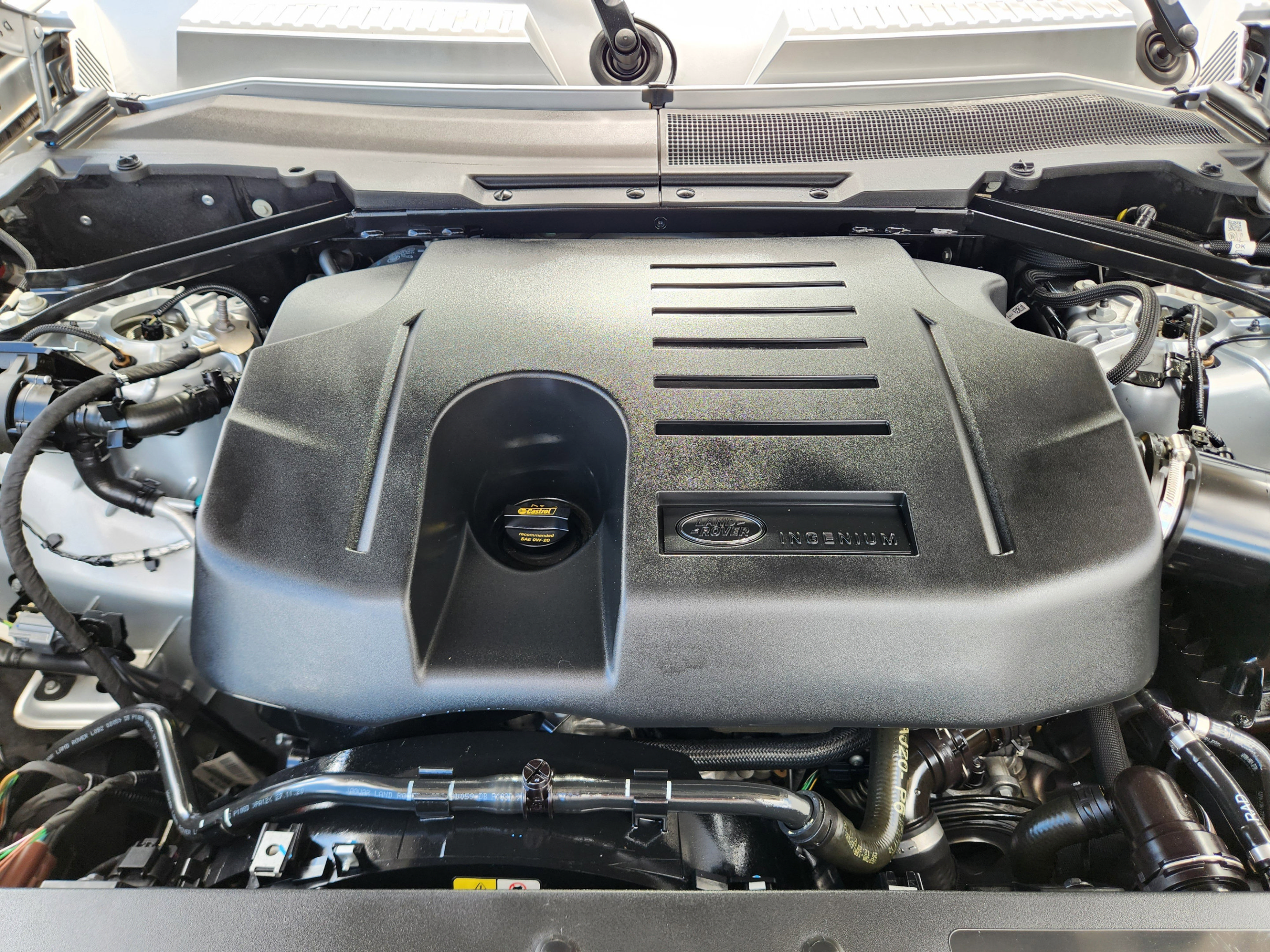 Used 2021 Land Rover Defender 110 X-Dynamic SE AWD/4WD image 16