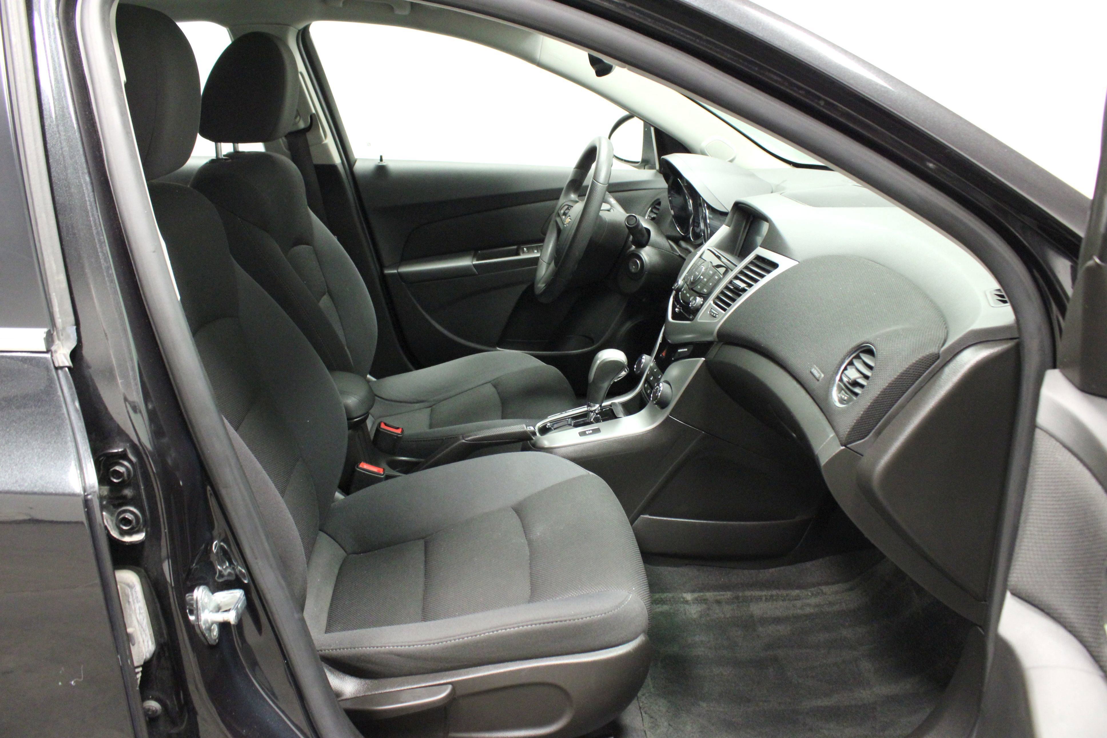 Used 2015 Chevrolet Cruze LT image 12
