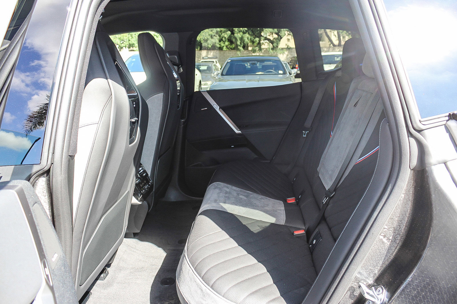 New 2026 BMW iX xDrive60 w/ M Sport Package image 18