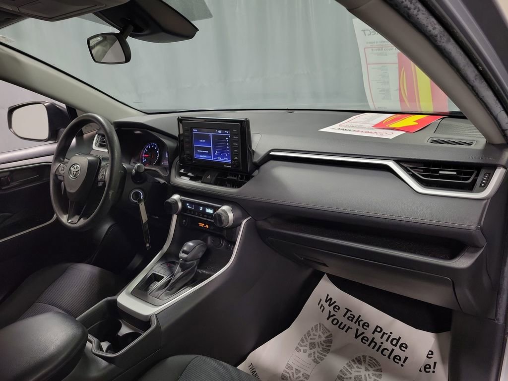 Used 2021 Toyota RAV4 LE image 26