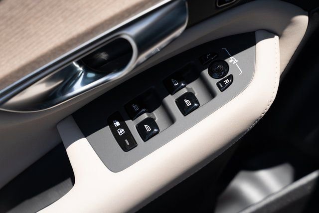 Used 2026 Volvo XC90 T8 Plus w/ Protection Package Premier image 32