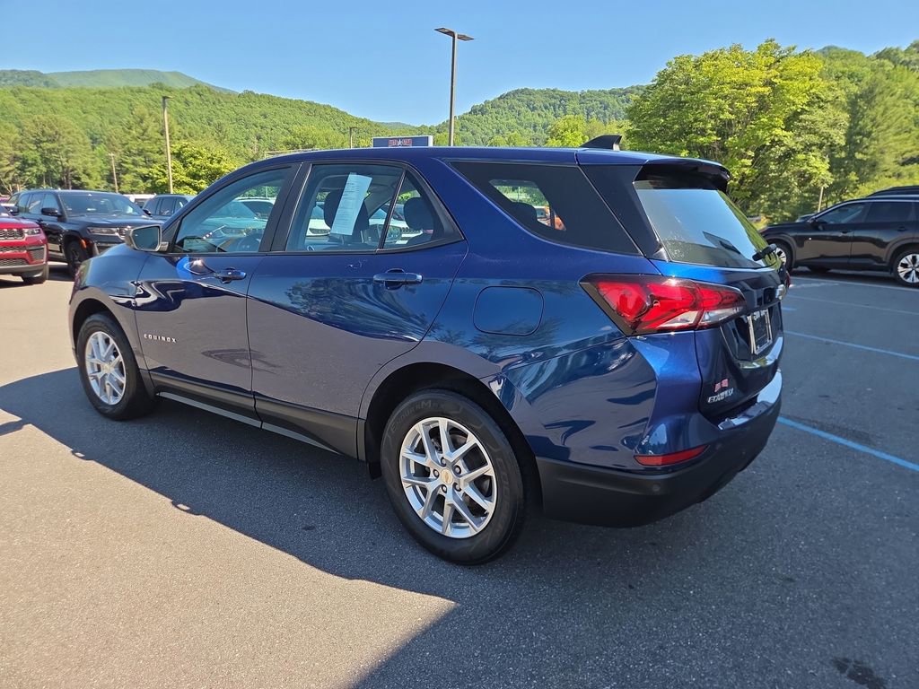 Used 2022 Chevrolet Equinox LS w/ Driver Confidence II Package AWD/4WD image 8